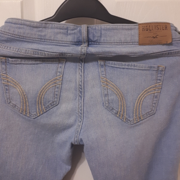 LADIES HOLLISTER JEANS - Picture 4 of 5